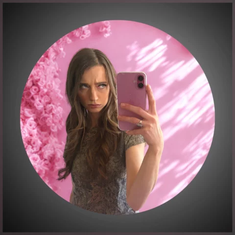 Photo of model @0mggirrl