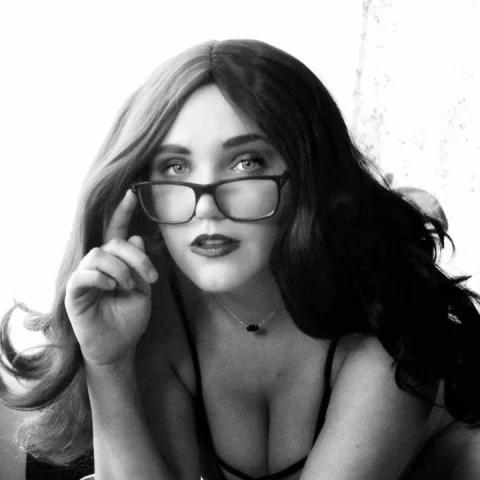 Photo of model @adellabeautyofficial
