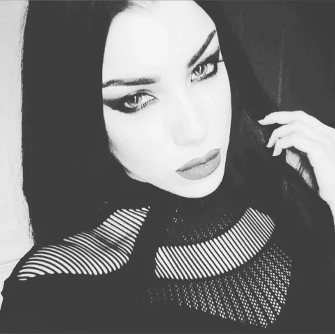 Photo of model @adriannajewelzz