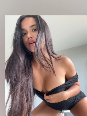 Photo of model @adriannarodriguezz