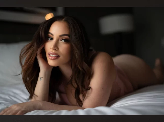Photo of model @ahalestorm