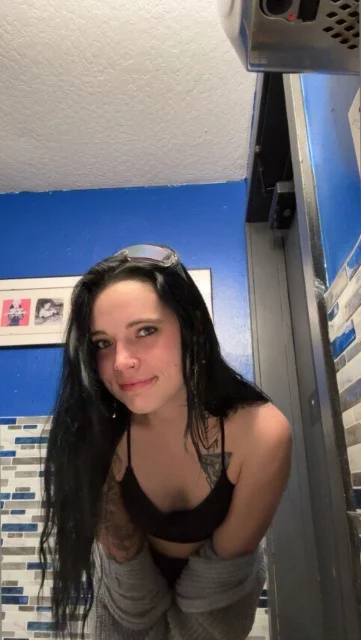 Photo of model @ahungkittykat