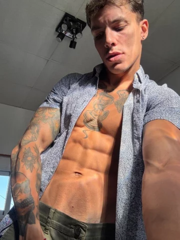 Photo of model @alejandroxl4