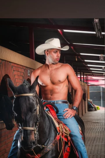 Photo of model @alejito19