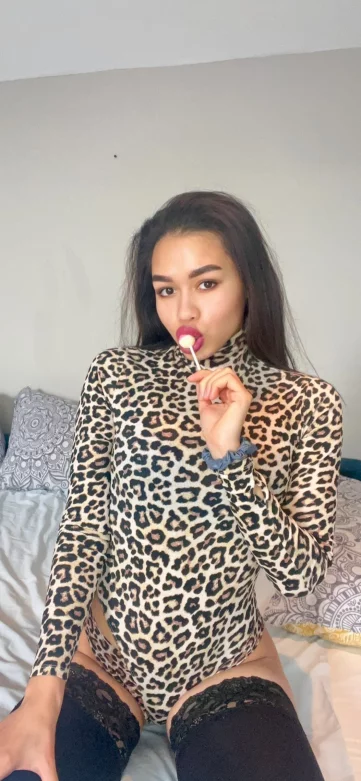 Photo of model @alexa_wang