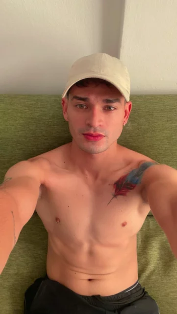 Photo of model @alexanderjuarez