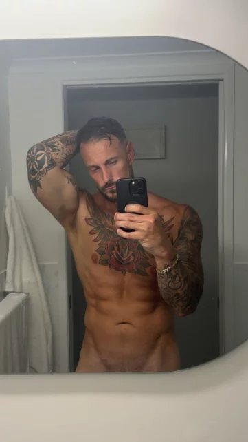 Photo of model @alexjoneskik11