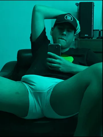 Photo of model @alexxxhottie