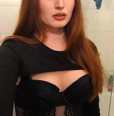 Photo of model @alice_redhead420