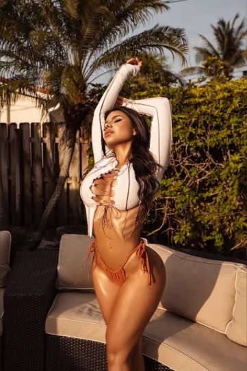 Photo of model @aloraraynefree