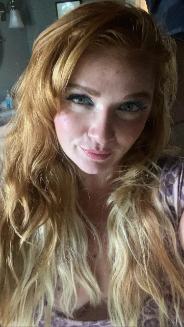Photo of model @amandathered