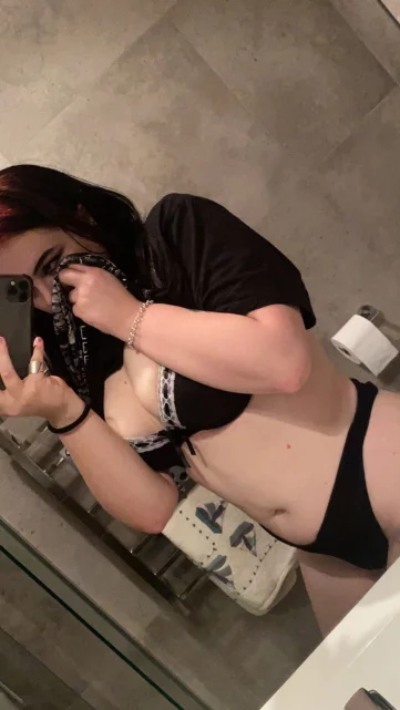 Photo of model @amethystforfree