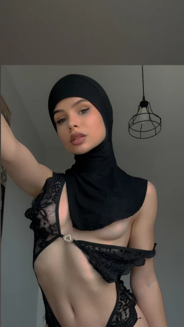 Photo of model @aminamuslim