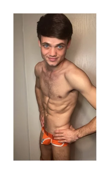 Photo of model @andrewrobins229