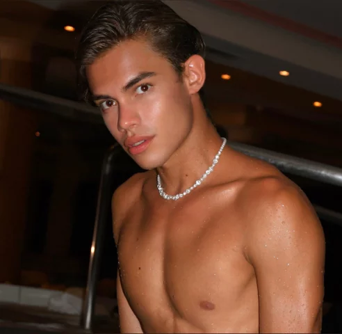 Photo of model @andrewtwinky