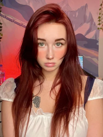 Photo of model @angel_rainbow_peach