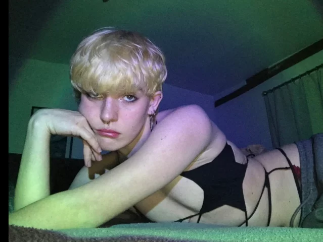 Photo of model @angelboyollie
