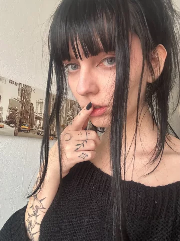 Photo of model @angelmoonbloop