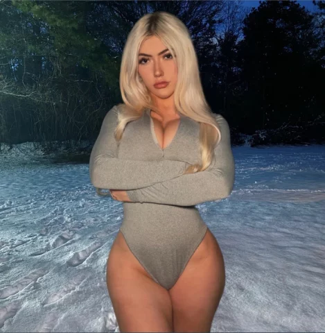 Photo of model @aprilhills