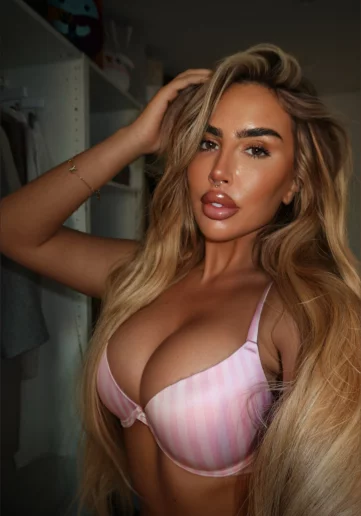 Photo of model @arabellalxo