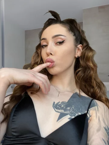 Photo of model @ariel_wet