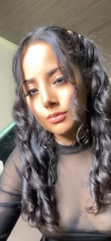 Photo of model @arielibella