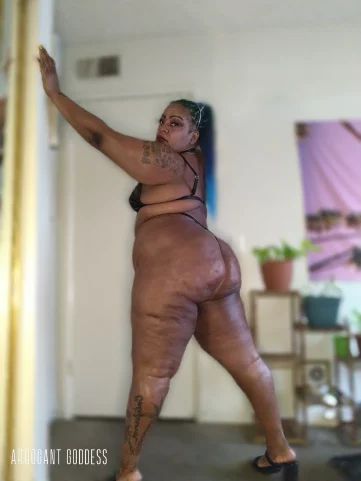 Photo of model @arrogantgoddessfree