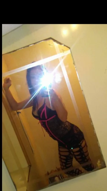 Photo of model @ashleypleasures