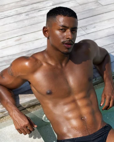 Photo of model @asianbrownboi