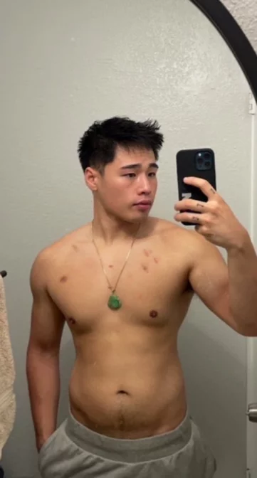 Photo of model @asianwithadadbod