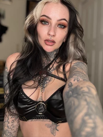 Photo of model @azurestorm