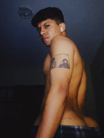 Photo of model @b6strr