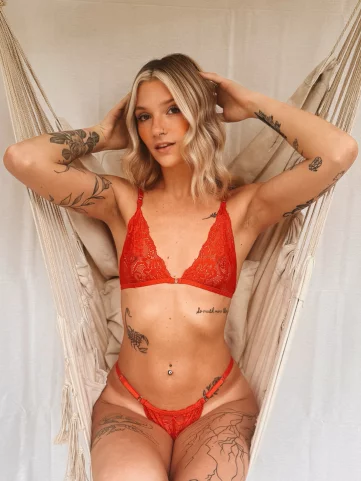 Photo of model @babybecs