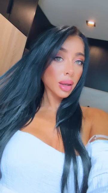 Photo of model @babydesireex