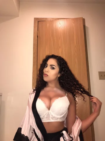Photo of model @babyellaxx