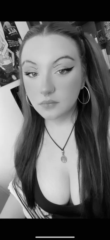 Photo of model @babylunagirl
