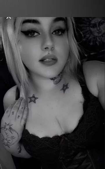 Photo of model @babyybatxoxo