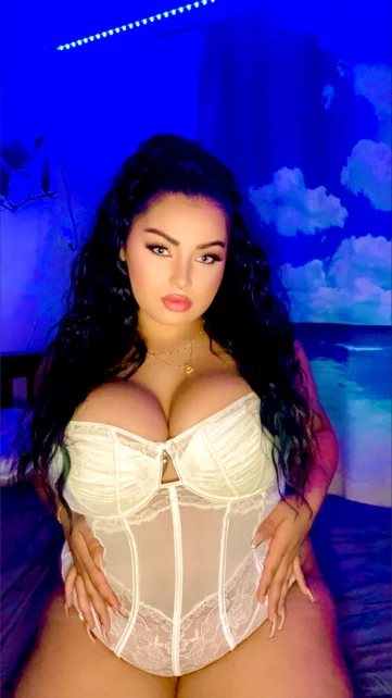 Photo of model @baddiemaddie3