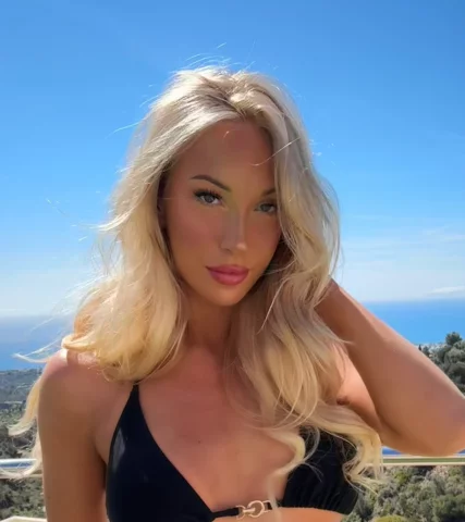Photo of model @barbellbarbiefree