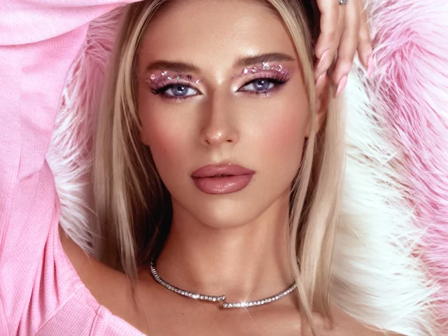 Photo of model @barbies-side