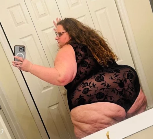 Photo of model @bbwcreamcatcher
