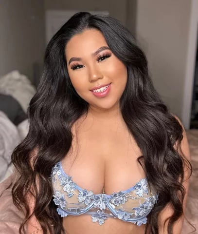 Photo of model @bbygirlscarlet