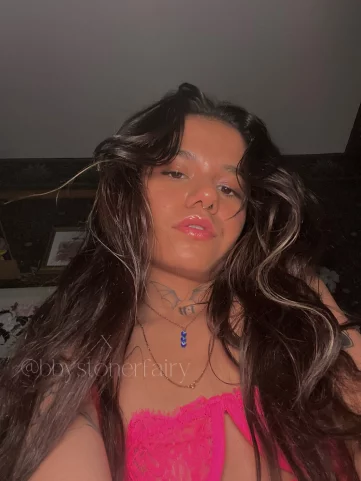Photo of model @bbystonerfairy