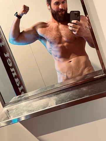Photo of model @bearded.fitness
