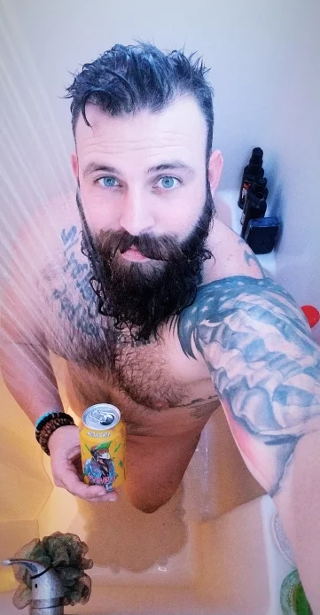 Photo of model @beardedgypsy