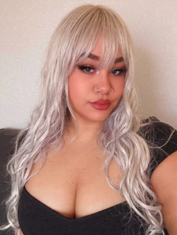 Photo of model @bejeweledlatina