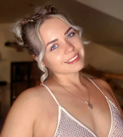 Photo of model @bellablondofficial