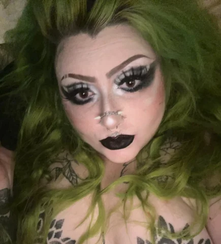 Photo of model @bewitchingbimbo