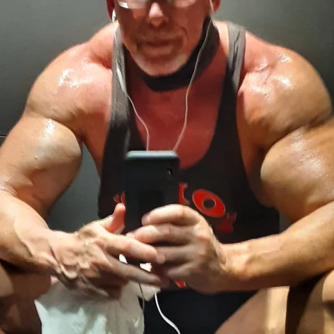 Photo of model @big21inchbiceps