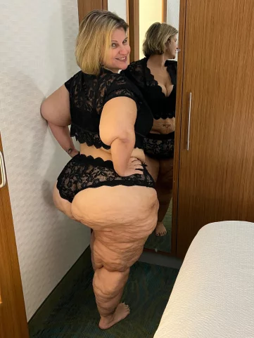 Photo of model @bigbootyasshley